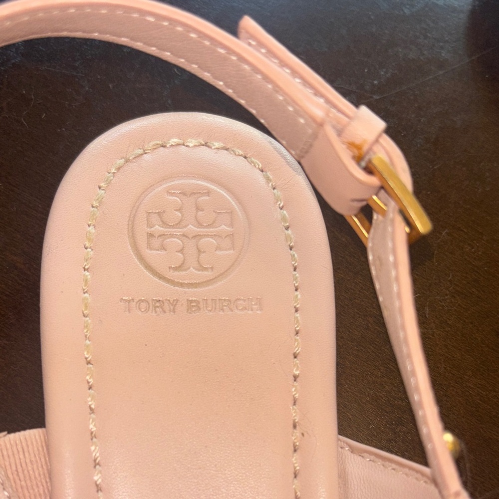 Tory Burch Pale Pink Leather Logo Toe-Post Sandals - Picture 4 of 6